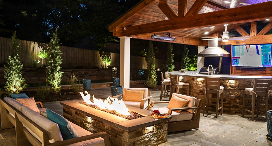 Backyard Outdoor Kitchen Ideas with Fire Pit